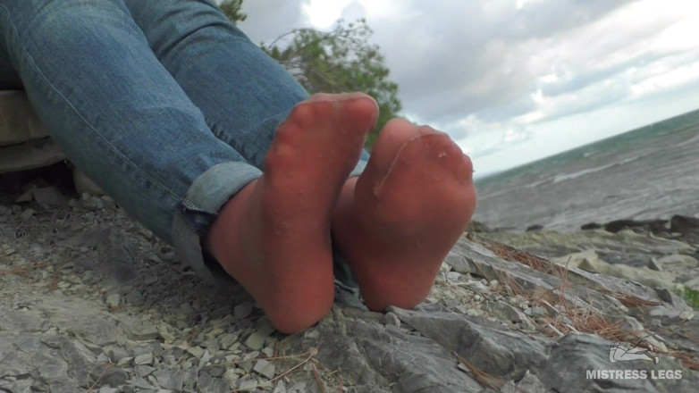Mistress Legs: jins pair aautdor pahna naaylon moje men chidha