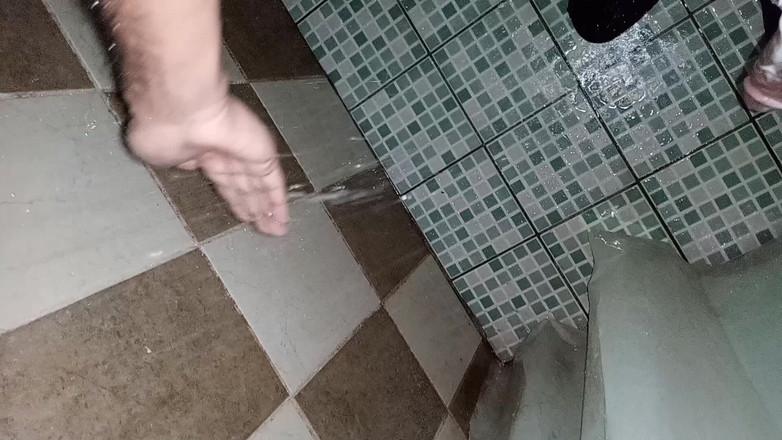 Cute boy jerks off: Nella beatitudine con sapone e acqua che sono arrivati dal...