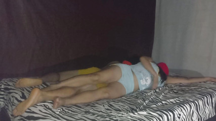 Martin13: Rastlöst par! Någon annan är i rummet och gör konstiga saker...