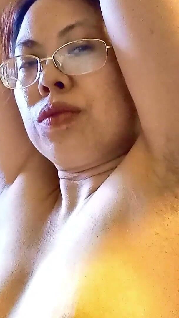 JasmineJade: Aku lagi asik pamer ketiakku di bawah sinar matahari vol 20