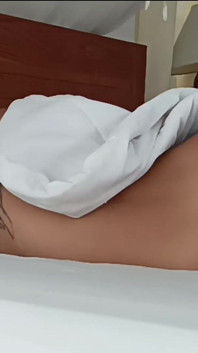 Zboczeniec z chorą zabawką i nie mniej zboczonego sugar tatusia z małą ślicznotką