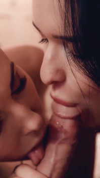 Lilu moon & sasha sparrow nyepong dua kontol besar pov