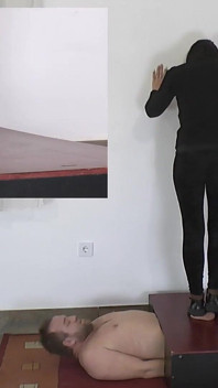 Sahibe Dyanna köle orgazm olurken çiğneniyor! Resimdeki Resim
