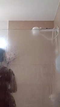 Mira lo que pasó mientras trataba de ducharme ... ¿Puedes creer esto?