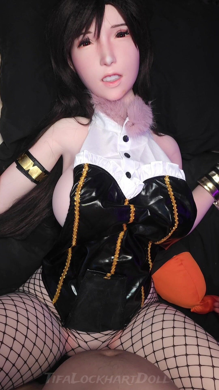 Tifa Lockhart Doll: Świętuj Sylwestra z Tifą Lockhart