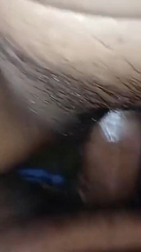 Vidéo maison réelle, une MILF desi à gros cul se fait baiser par la grosse bite de son jeune beau-fils