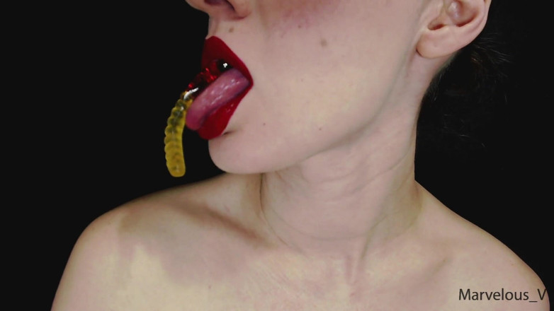 Marvelous V: Bibir merah seksi panas menjilati dan mengisap lollypop dan makanan...
