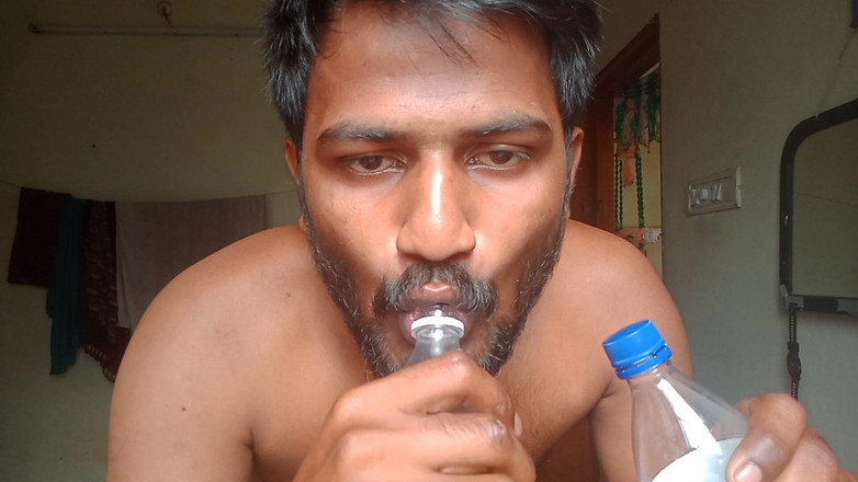 KUMBHA MANOJ KUMAR: Blasen ist professionell