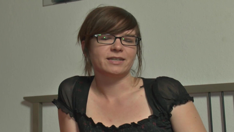 Deutsche Frauen: Gorąca niemiecka brunetka suka lubi gorącą akcję solo