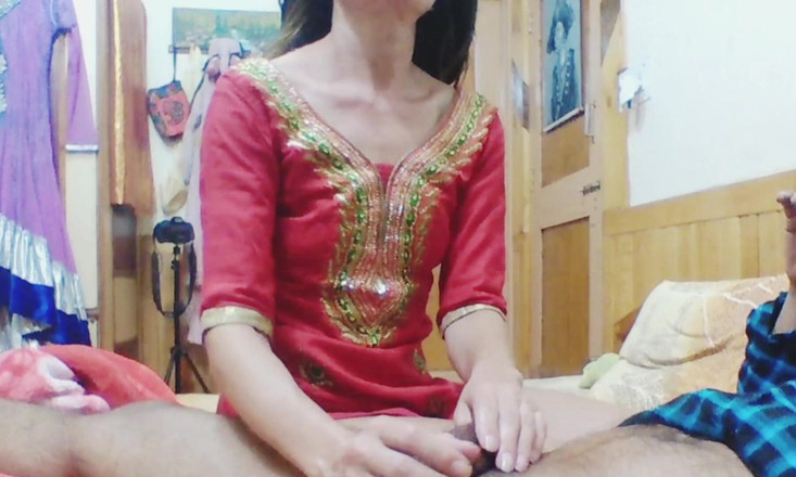 Bolly Karma: Vợ đẹp tay trên con cu