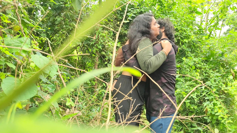 Vaigavarun45: Malayali Couple Hot Outdoor Sex in Forest, Wild Forest Outdoor...