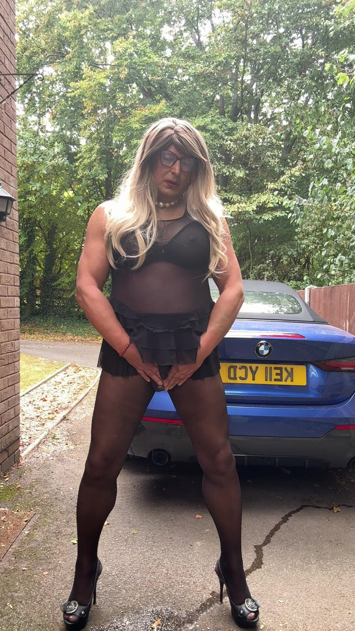 Kellycd2022: Сексуальный кроссдрессер Kellycd2022 в черных бесшовных колготках и на каблуках