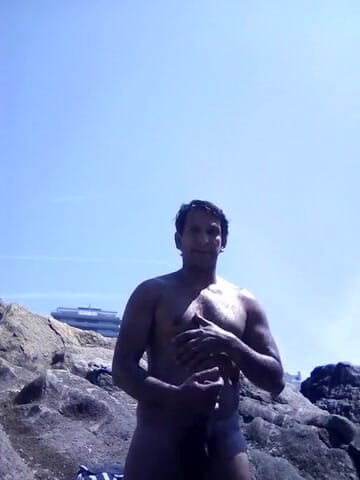 Boy top Amador: Muy cachonda en la playa nudista
