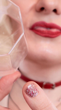 Sliny a čůrání chcaní fetiš. Arya Grander - nadržená blonďatá sexy milfka FemDom POV