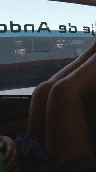 Para w autobusie: dziwka, popisywanie się i dotrysk w trakcie podróży