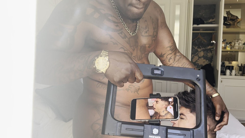 DADDYBLACKXXX: Capturados papai preto fodendo homem sexy e tatuado