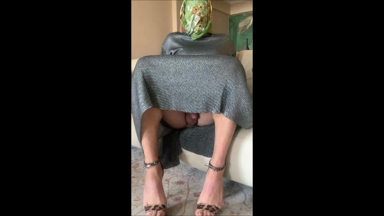 cd_aysemmm: Cewek ini nggak pake celana dalam dan memek kendornya terlihat