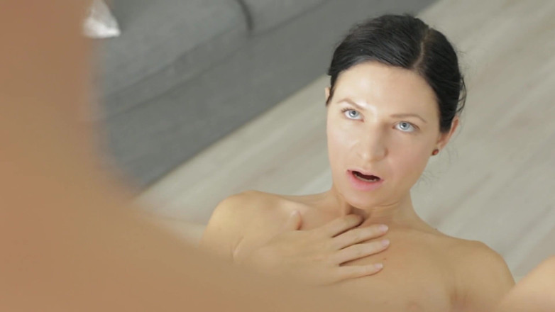 Denudeart: Lina Joy în Deep Inside
