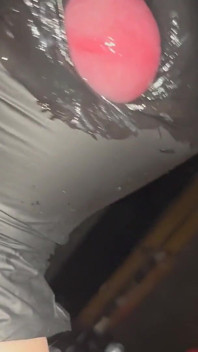 Maratonul orgasmelor distruse la masa de muls