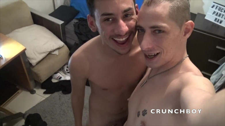 Gaybareback: Carlos Fama scopato senza preservativo da un arabo sexy con...