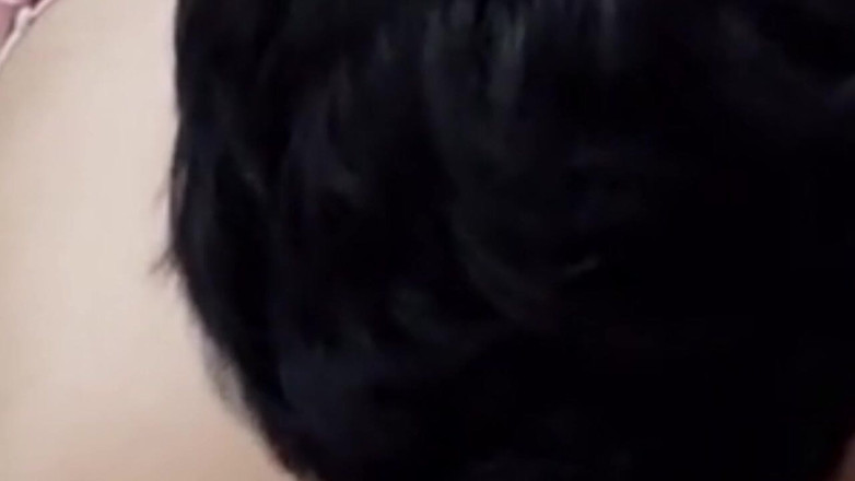 YourDickSucker: Мила тінка показує своє тіло