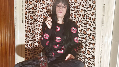 Beth Kinky: Smokint-herrin hinter den kulissen