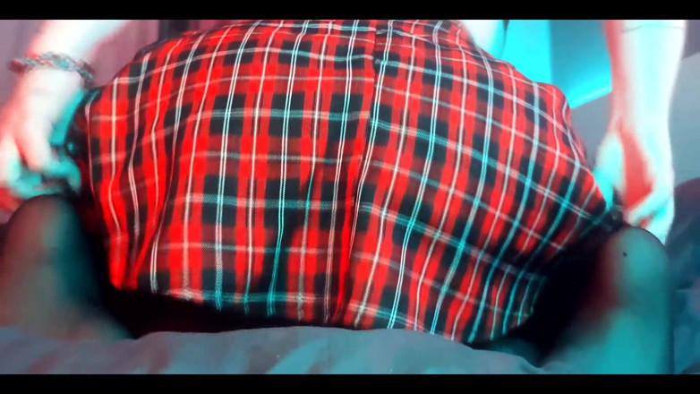 Peachgardens: Kouřím ptáka hluboko a masturbuji ho svými velkými prsy a...