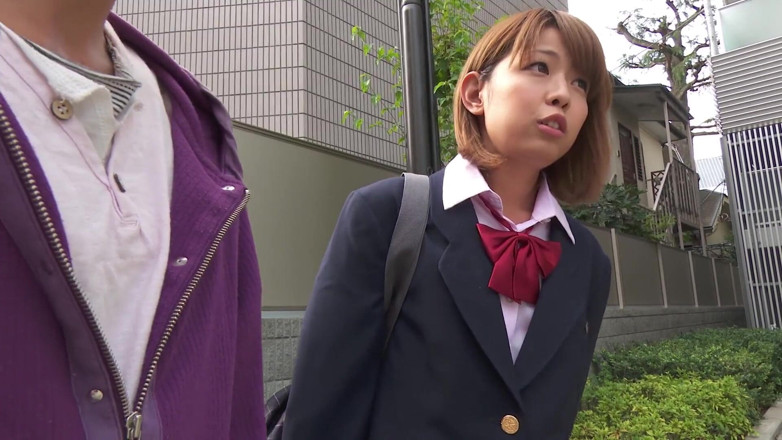 Caribbeancom: Une Japonaise de retour des cours se fait facialiser et éjaculer...