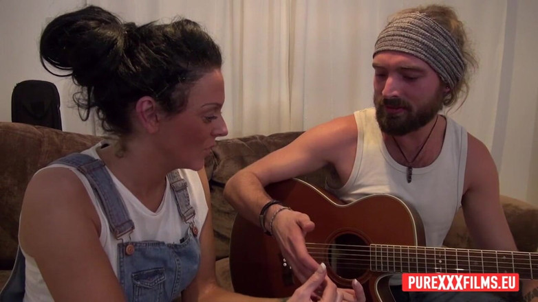 Pure XXX Soft: Doce morena Jess Scotland é fodida por Jonny Cooper