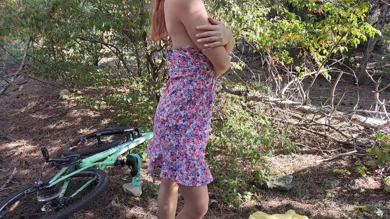 Risky Hairy Couple: 털이 무성한 보지를 가지고 노는 밀프