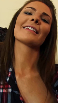 Shyla rucha się i ssie swojego ojczyma