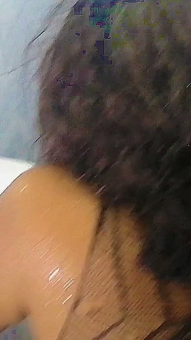 Tina Baby: Ha fatto la doccia dorata alla sorellastra della mia sorellastra
