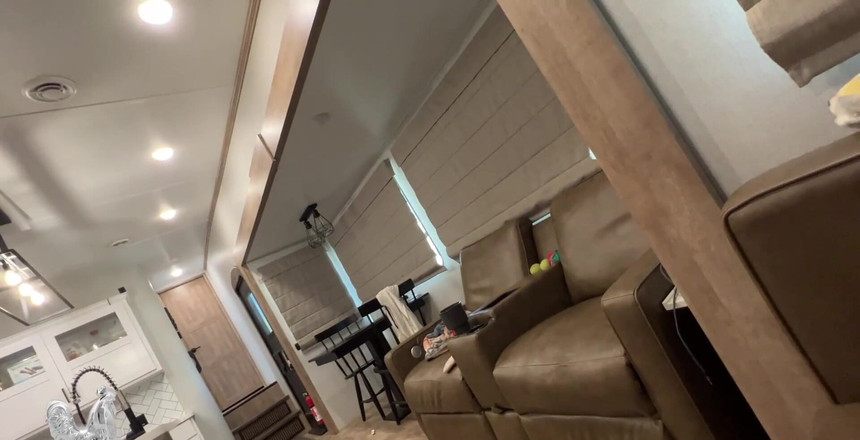 Jane Cane: Ricatto la matrigna per farmi entrare nel porno