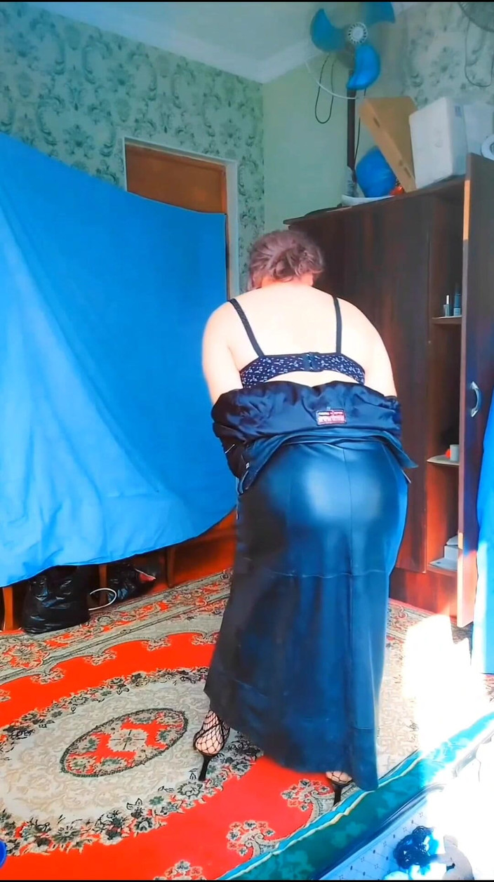 Kitty_Cross: 娘娘腔荡妇白人身体大屁股大屁股性感变装者。