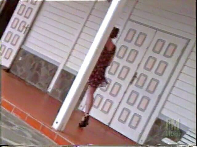 Amafrench: Junges mädchen zeigt, wie sie allein mit einem dildo im...