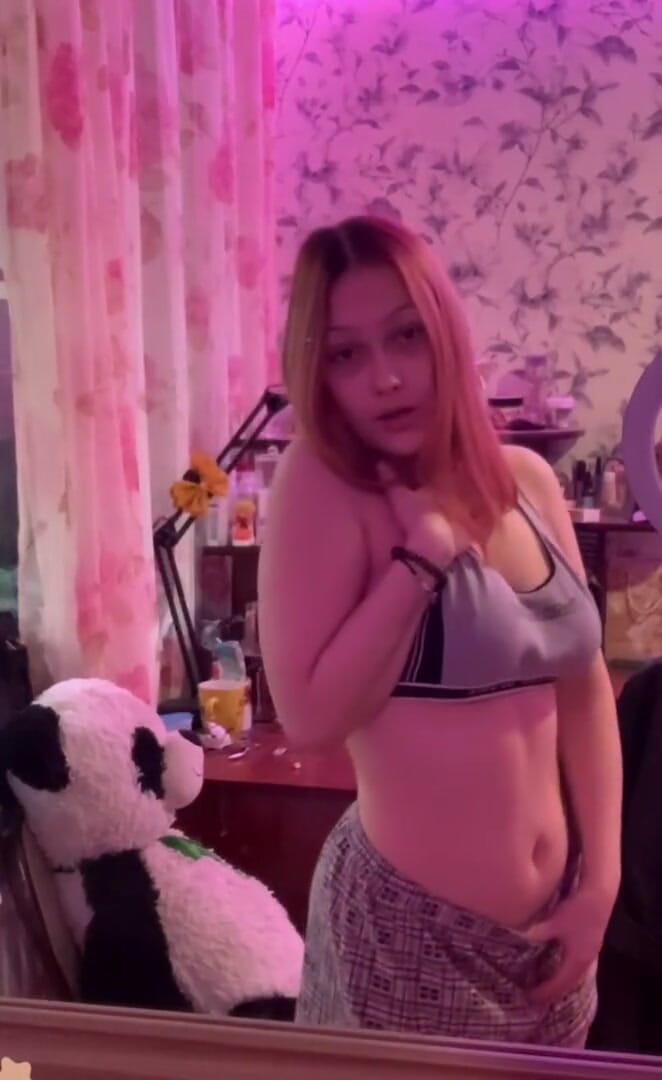 SashaSweet69: 我展示了我是多么美丽和我的屁股）