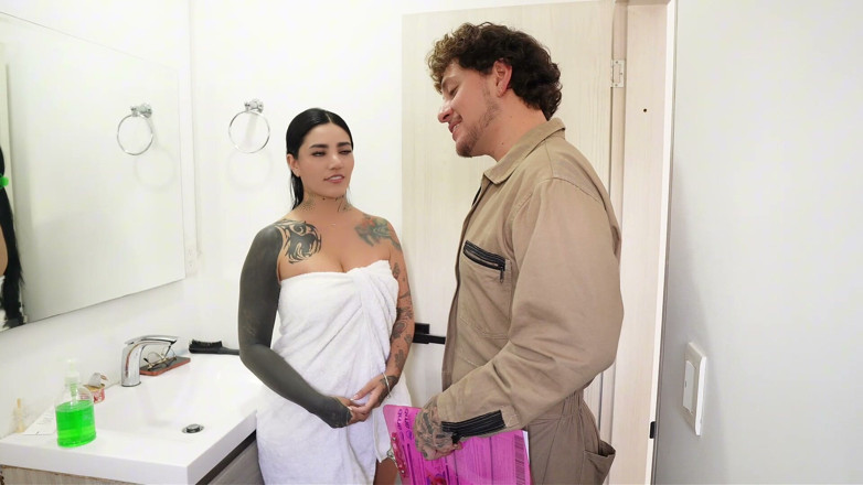 La Rola: Very Horny Plumber Fucks a Desperate Housewife so That She...