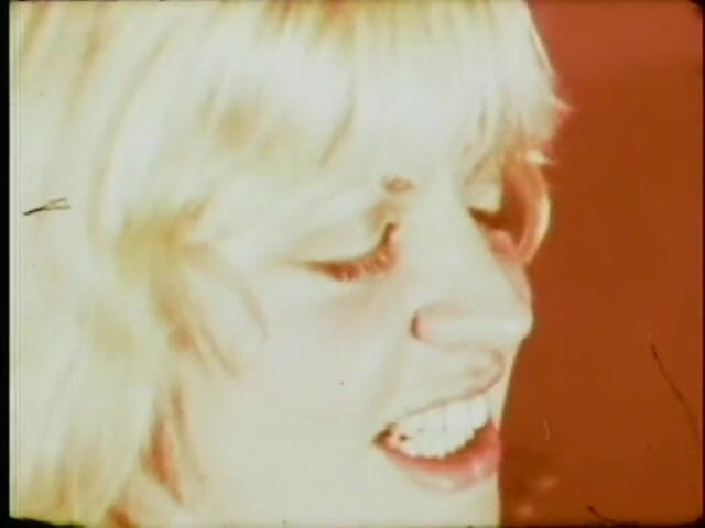 Vintage Usa: O mamă sexy blondă retro suge pula și ia la prelucrat...