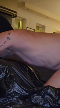 Amateur femdom vrouw pint kont cuckold echtgenoot vast met voorbinddildo