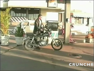Crunch Boy: Sexy sub duș la clubul sportiv