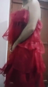 인도 게이 크로스드레서 Gaurisissy 레드 레헨가 집에서 촬영한 섹스