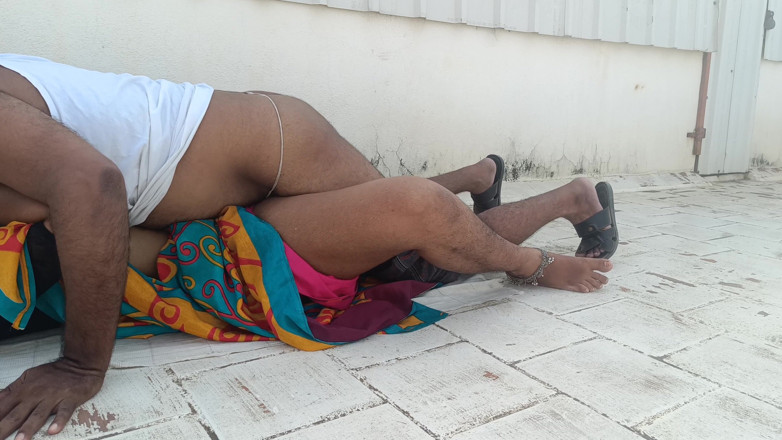 Inba: Uomini non sposati che scopano donne sposate in terrazza