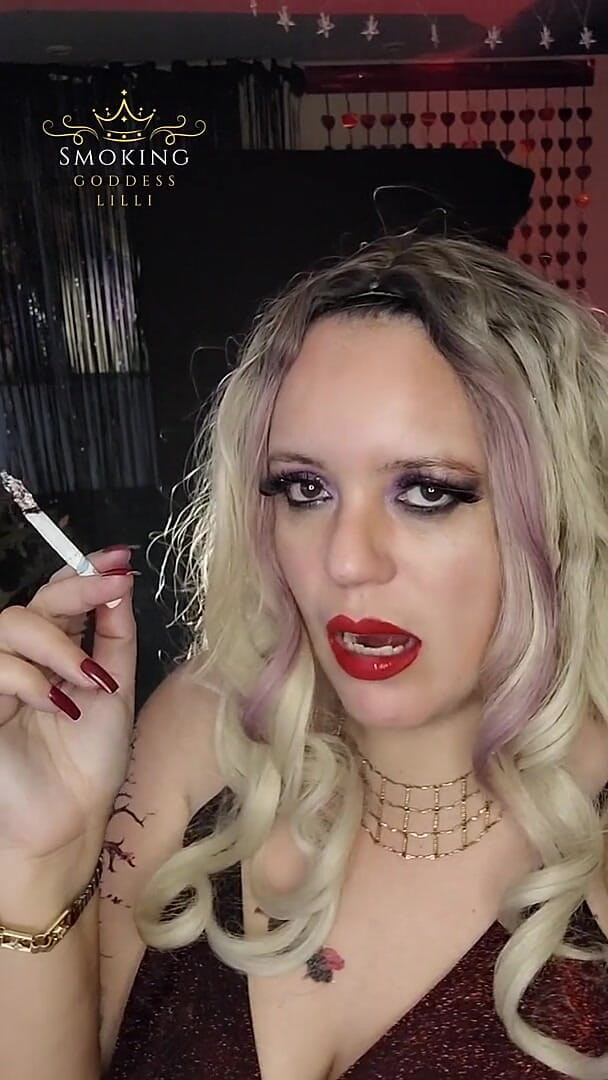 Smoking Marlboro (Smoking Goddess Lilli)