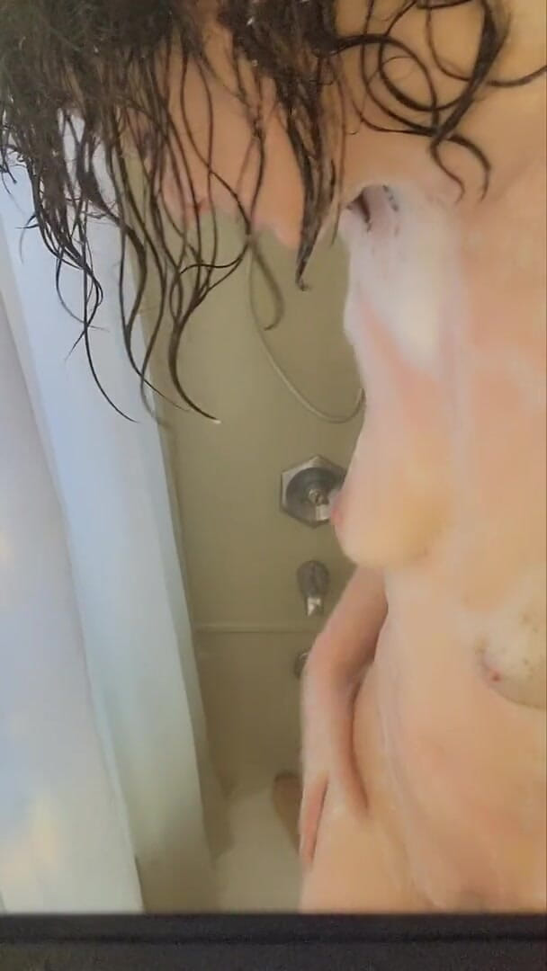 Nympharena: IMU4EA prend une douche 1