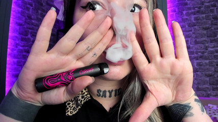 MessalinaHorror: Vaping