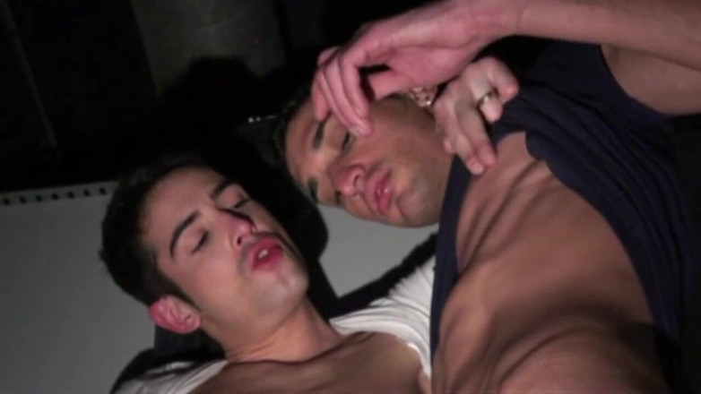 AMATOR PORN MADE IN FRANCE: Emilio lutscht arabischen schwanz in gloryhole