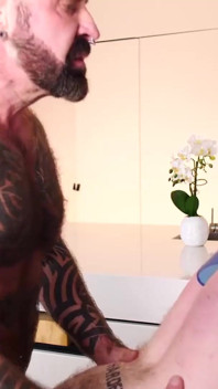 Bearfilms tuszowany niedźwiedź Marc Angelo surowe hoduje młode Jeremy Feist