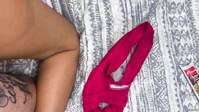 SENSESEX: Kız arkadaşımın arkadaşını evde yokken sikiyorum