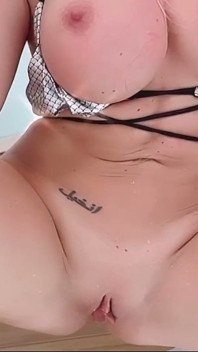 Trío Duro Con Dos Mujeres Cachondas Y Una Gran Polla, En Primer Plano En Un Jacuzzi - Carla Boom, Sara Retali Y Sergio Lagos