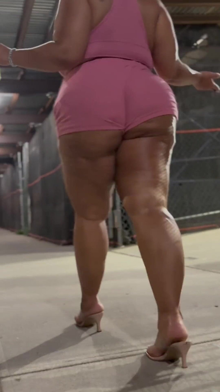 PutiLing: Leg Tease - Big Ass Worship - Latina BBW Puerto Rican Big...